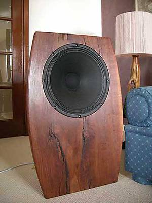 De Open Baffle van Ian, een prachtig uitgevoerde OB van Jarrah (Australisch) hardhout.