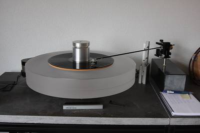 Draaitafel met standaard LP (leuk voor de maat)