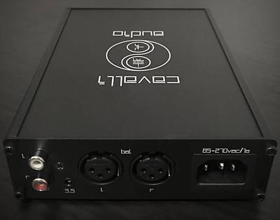 achterkant. handig dat er xlr, rca en 3.5mm qua ingangen op zit.
