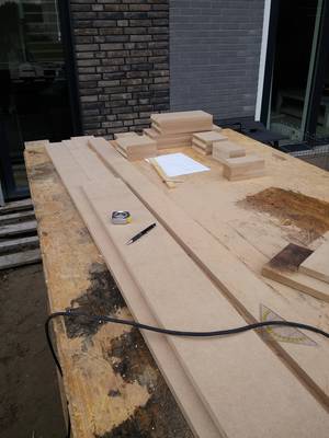 Alles zagen. Ik heb nog een soort werkbank in de tuin staan van de verbouwing.