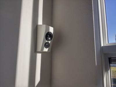 Uiteindelijke resultaat! Ik heb met bijgeleverde setup microfoon van de versterker alle speakers ingesteld. Standaard geeft hij 40hz aan voor de speakers, ik ze op 60hz gezet in de versterker.