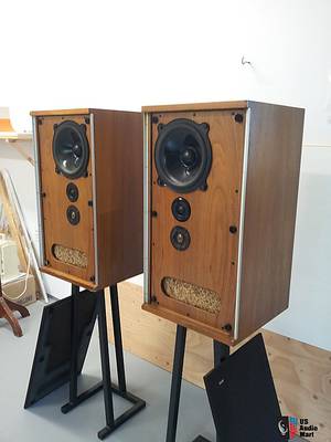 De oude B&amp;W DM2a met 8" woofer en HIF1300 tweeter (Celestion) was in de jaren 70 een heel goede speaker