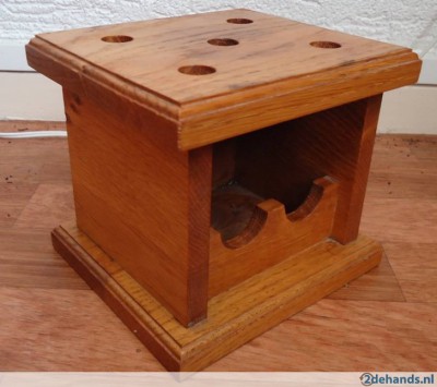 371362180_2-te-koop-een-klein-houten-stoofje-hoogte-13-5-cm.jpg