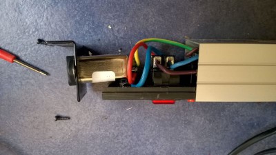 Perel Stekkerdoos met netfilter zijaanzicht.jpg