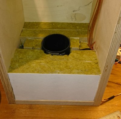 demping onderin bas kast.jpg