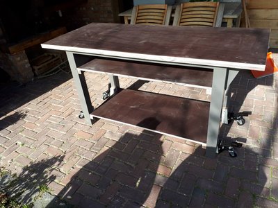 Gereed met randen van bovenblad zuiver gezaagd