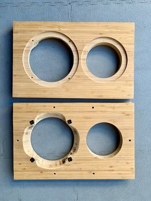 Resultaat van het frezen, er is ook de nodige camfer aangebracht bij de midwoofer.
