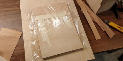 Laagje plasticfolie op een plankje