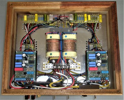 6C33C stereo onderkant binnen.JPG