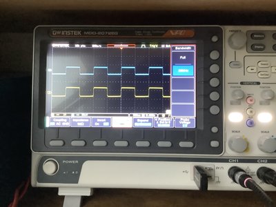 Toonregeling treble op 11 en bas 12 uur  Blok 1 khz in