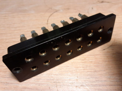 4mm stekkerbussen.jpg