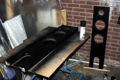 Nadat ik de panelen zo'n 6 keer heb gelakt met een roller, vondt ik het resultaat toch niet zo mooi. Vervolgens heb ik ze maar gespoten en ze zijn echt glad geworden.
