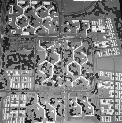 1024px-Zuidoostelijke_stadsuitbreiding_van_Amsterdam,_maquette_zuidoostelijk_stadsdeel,_Bestanddeelnr_917-8365.jpg