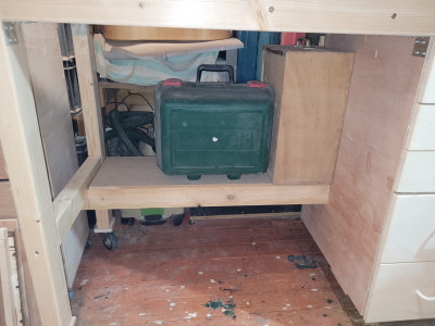 Legplank onder werkbank 2.jpg