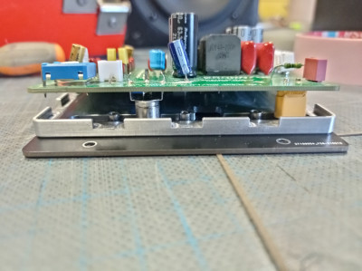Sandwhich  tussen PCB en frontje
