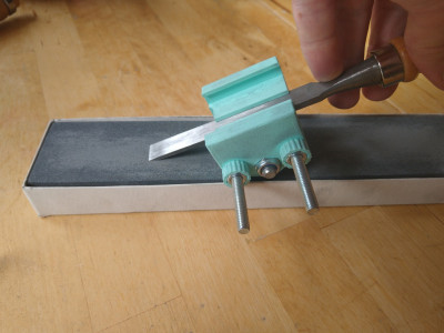ChiselSharpeningJig02.jpg