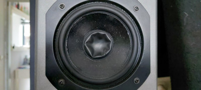 kapotte speaker.jpg