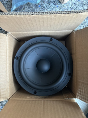 De woofer SB17NBAC35-4