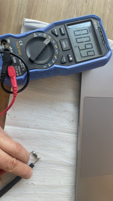 9.9Ω of 10Ω op de DMM