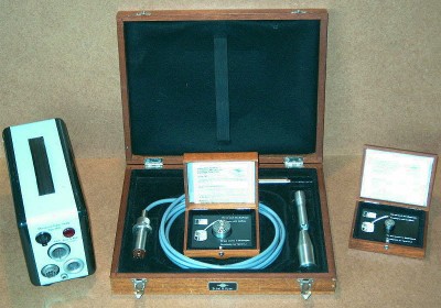 bruel and kjaer valve type test microphone and psu.jpg