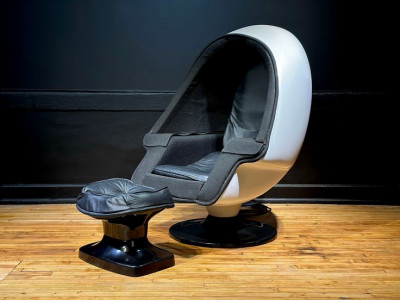 egg chair.jpg