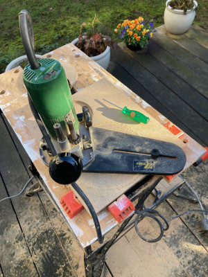Freeswerk in de tuin: ik had nog nooit gefreesd, heb een mooie tweedehandse frees aangeschaft en wat geoefend.. t ging uiteindelijk best goed :-) Weer wat geleerd!