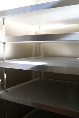 De platen hebben twee kleuren, wit en grijs. Grijs boven gedaan want dat staat wat mooier.