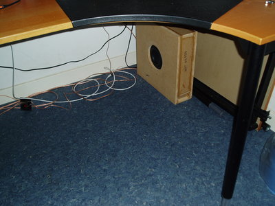 onder bureau2.JPG
