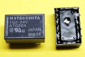 Matsushita 24V 2x Wissel, 9x14mm, 5mm dik. Werkt goed tussen 17 en 30Vdc. De spoelaansluiting is polair.