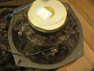 Woofer achterkant (met vilt bekleed)