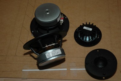 Seas Prestige MCA15RCY als mid.<br />Seas Prestige 27TDFNC/GW tweeter.