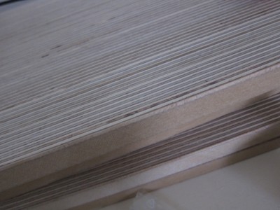 Het Materiaal: 4,5mm berken plexwood verlijmd op 18mm MDF