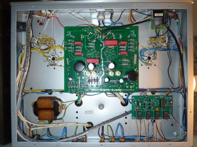 Binnenkant (bovenkant = frontpanel)