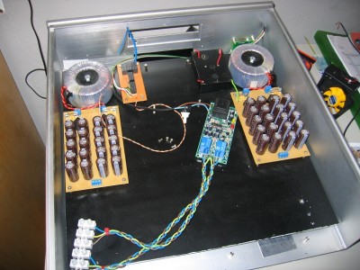 Aluminium kast waar het straks allemaal in gaat gebeuren.