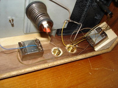 De twee Lundahl trafo's.