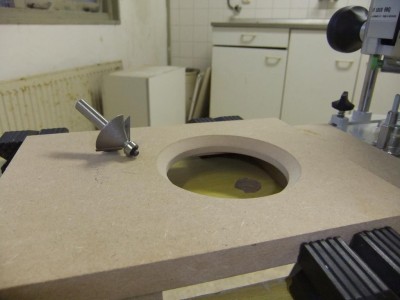 Ademruimte maken voor de kleine 3,5" breedbander.