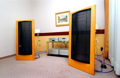 Martin Logan.jpg