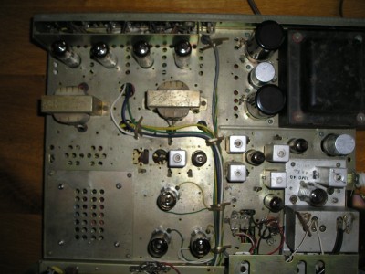 Bovenaanzicht;<br />Links onder is de montage van de ontkoppeling goed te zien