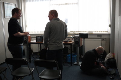 Hans lekker aant gamen !  :mrgreen: