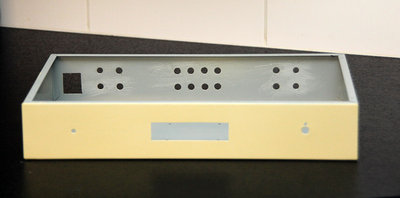 Kast in de Filler en vol met gaten....