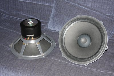 Fertin unit's met vergelijking-CD voor het idee van de electromagneet....