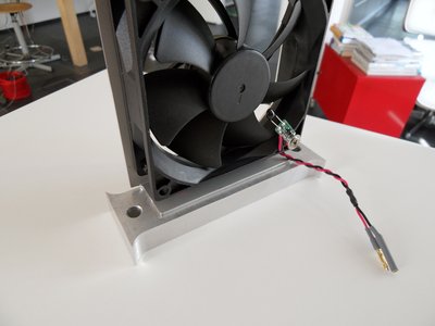 het leek zo mooi.. ze krijgen hun 12V van de Hypex voeding; nu nog stil maken met schuimrubber..
