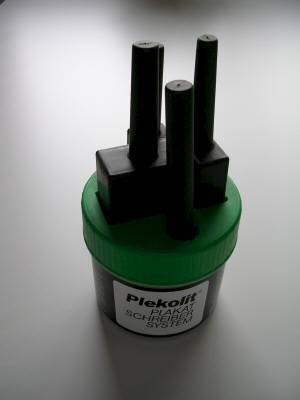 stiftpot_met_plakkaatstiften_van_plekolit.jpg