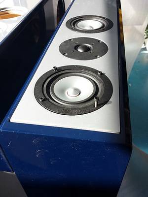 speakers contrast