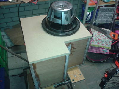 Om een idee te geven hoe groot de woofer eigenlijk is.....