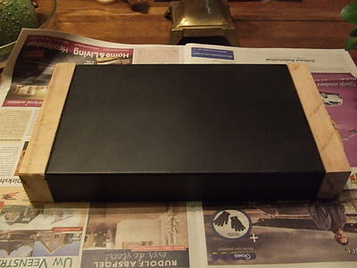 DSCF6430.JPG (34.04 KiB) 760 keer bekeken en hier is het samengevoegd, en vanuit mijn modelvliegtuig ervaring natuurlijk gelijmd met twee componentenlijm, dit gaat nooit meer los, maarja deze blijft op de grond