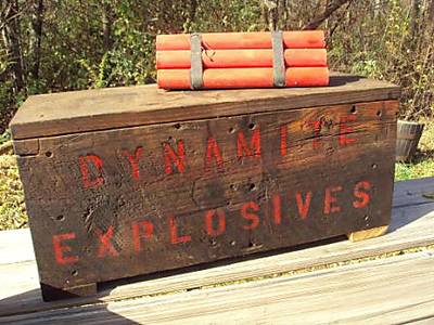 dynamitebox__07552_zoom.jpg
