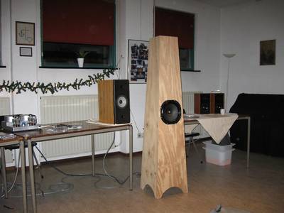 De opmerkelijke Manshoog speaker.
