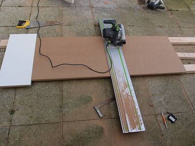 Plank in stukken zagen
