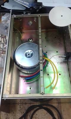 Versterker LM4780 5.jpg (67.26 KiB) 273 keer bekeken Behuizing met trafo...